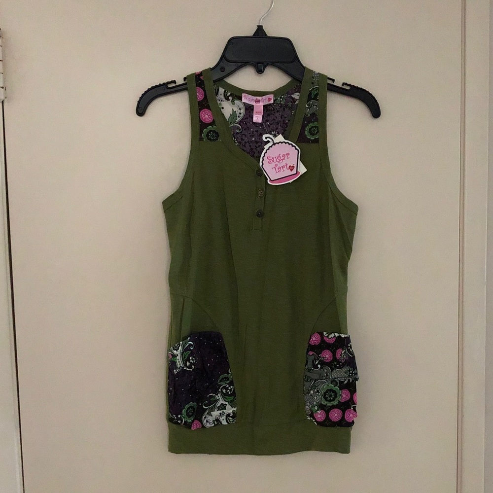 Fang “Sugar Tart” Girls Olive Green knit Tank Top! Printed Pocket Accents! M